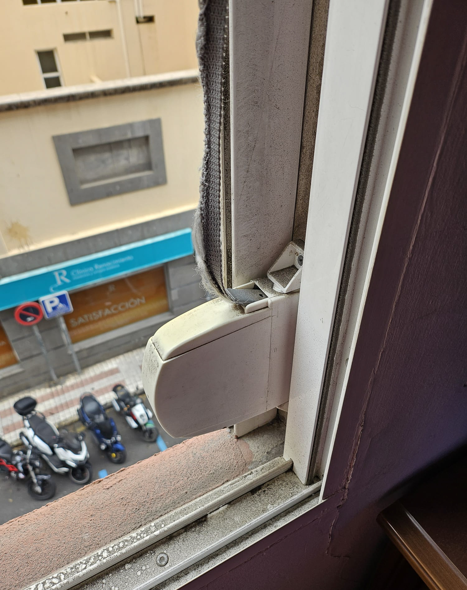 Cambio de recogedor y cinta Alcarabaneras